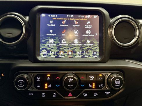 Used 2019 Jeep Wrangler Unlimited Sahara w/ Uconnect 4C Nav & Sound Group AWD/4WD image 29