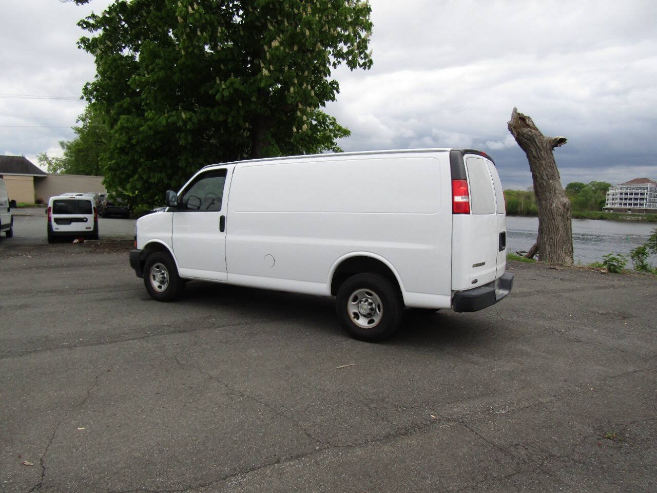 Used 2021 Chevrolet Express 2500 w/ Driver Convenience Package RWD image 26