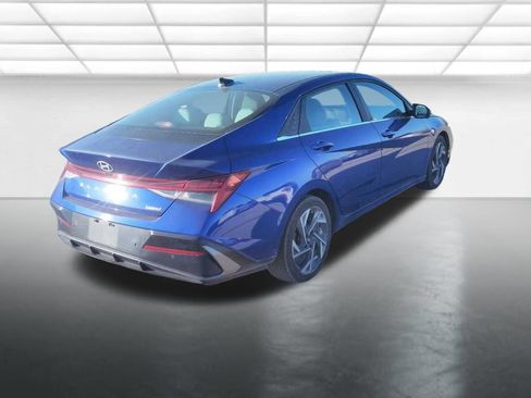 Used 2024 Hyundai Elantra Limited FWD image 2