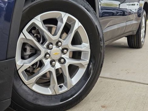 Used 2023 Chevrolet Traverse LS w/ Safety Package image 8