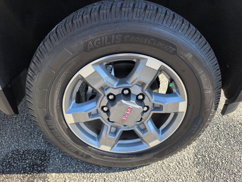 Used 2025 GMC Sierra 2500 SLT w/ SLT Premium Package image 12