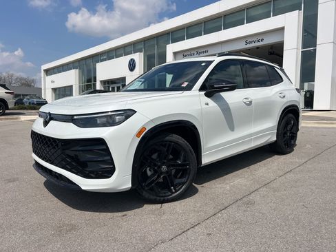 New 2026 Volkswagen Tiguan SE R-Line FWD image 1