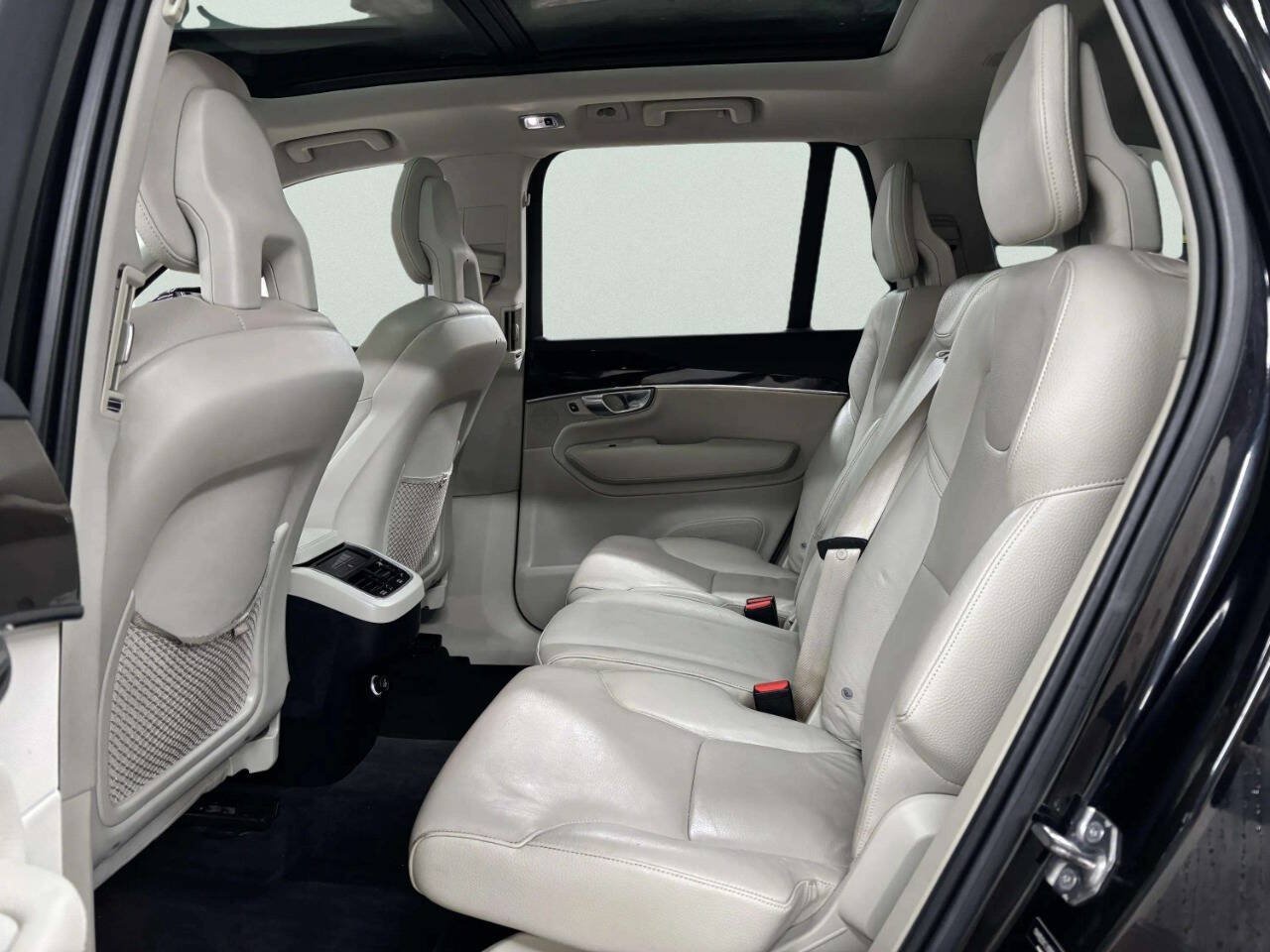 Used 2018 Volvo XC90 T5 Momentum w/ Convenience Package FWD image 20