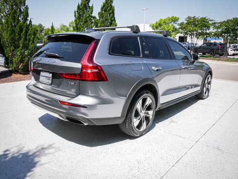 Used 2021 Volvo V60 T5 Cross Country AWD/4WD image 10