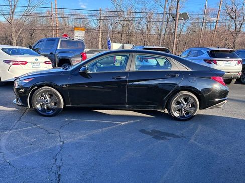 Used 2022 Hyundai Elantra Blue w/ Preferred Accessory Package image 4