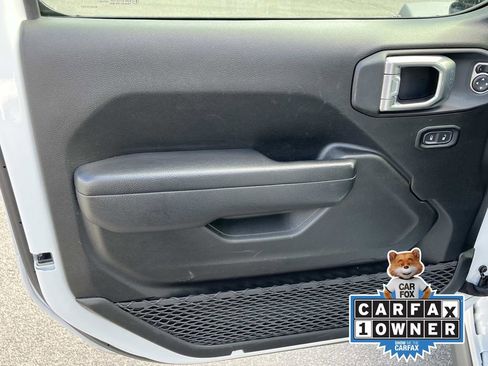 Used 2025 Jeep Wrangler Rubicon image 25