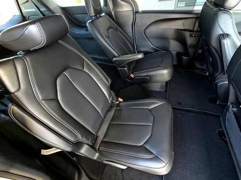 New 2026 Chrysler Pacifica Select w/ S Appearance Package image 24