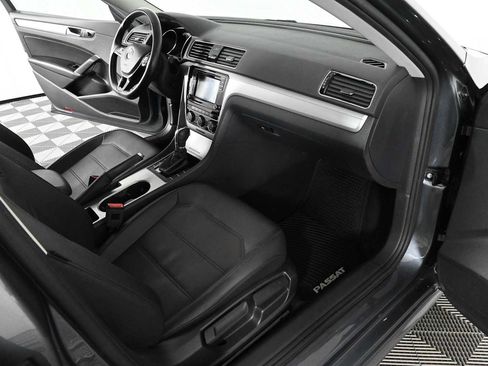Used 2019 Volkswagen Passat 2.0T Wolfsburg FWD image 9