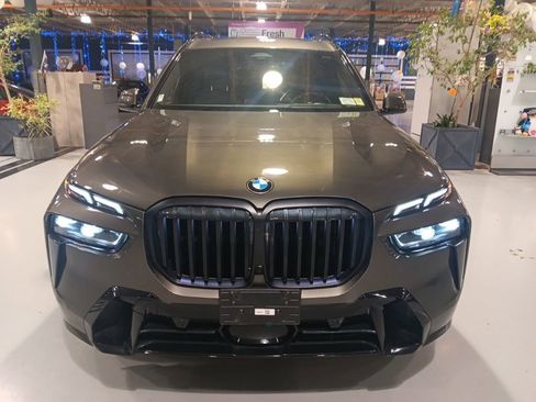 Certified 2024 BMW X7 xDrive40i w/ M Sport Package AWD/4WD image 3
