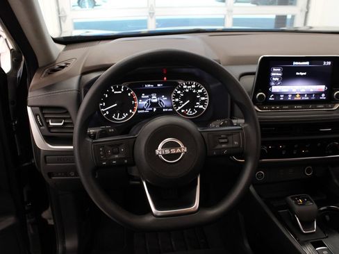 Used 2023 Nissan Rogue S FWD image 17