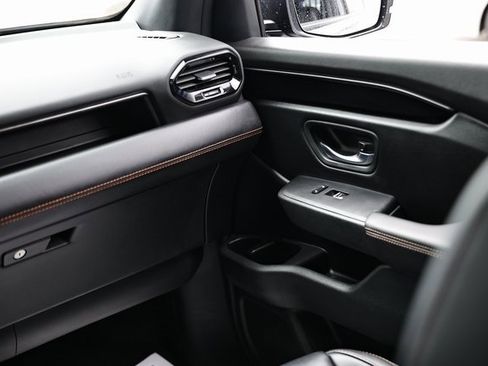 Used 2024 Honda Pilot TrailSport image 29