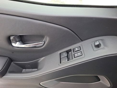 Used 2025 Nissan Frontier SV image 10