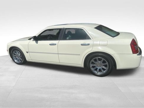 Used 2006 Chrysler 300 C w/ Navigation & Sound Group II RWD image 12