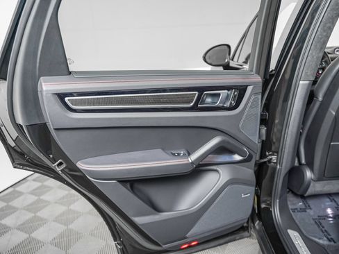 Certified 2023 Porsche Cayenne Turbo AWD/4WD image 28