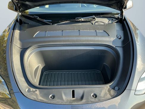 Used 2024 Tesla Model Y Long Range image 18