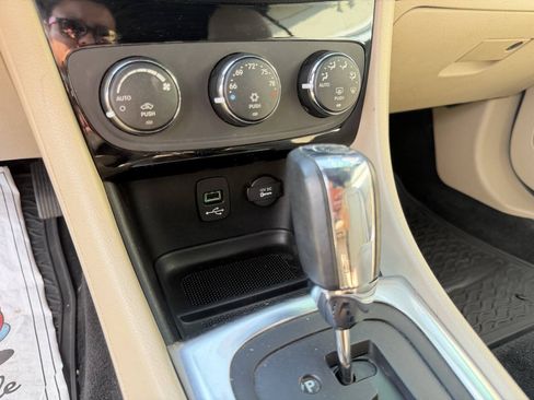 Used 2013 Chrysler 200 Limited FWD image 16