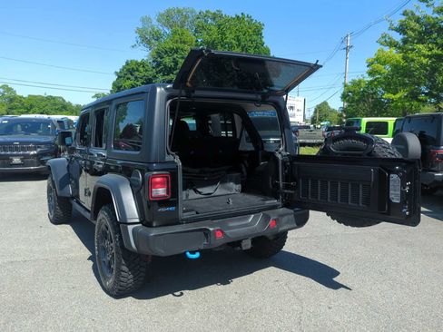 Used 2023 Jeep Wrangler Unlimited w/ Cold Weather Group AWD/4WD image 32