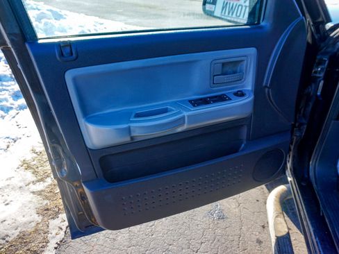 Used 2011 Dodge Dakota 4WD Crew Cab SXT image 23