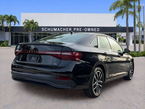 Used 2025 Volkswagen Jetta SE w/ Sunroof Package FWD image 7