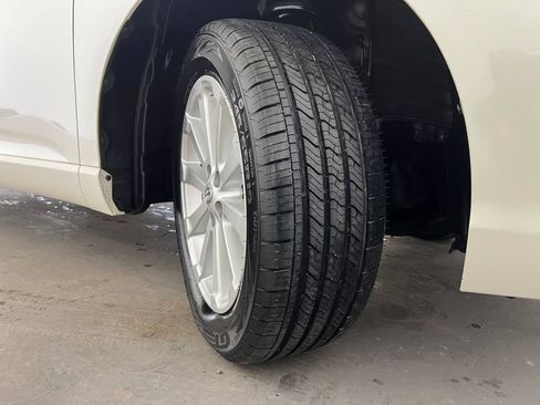 Used 2010 Toyota Venza w/ Convenience Pkg image 29