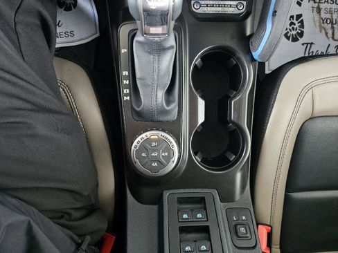 Used 2023 Ford Bronco Wildtrak image 26