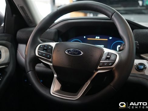Used 2025 Ford Explorer Active AWD/4WD image 15