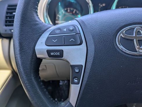Used 2012 Toyota Highlander SE w/ Tow Pkg FWD image 27