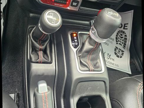 Used 2019 Jeep Wrangler Unlimited Rubicon w/ Dual Top Group AWD/4WD image 23
