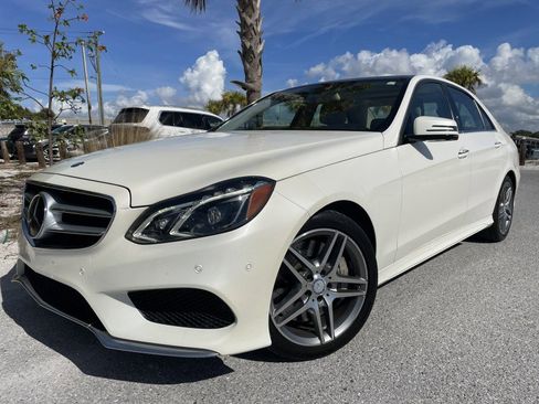 Used 2014 Mercedes-Benz E 550 4MATIC Sedan image 34