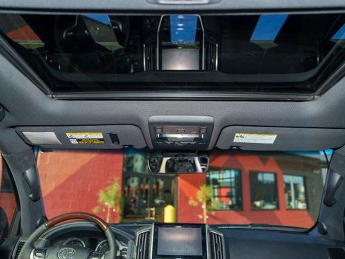 Used 2016 Toyota Land Cruiser image 10