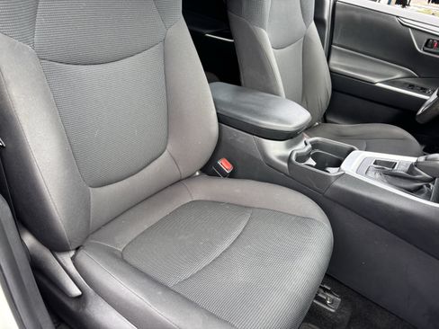 Used 2021 Toyota RAV4 LE w/ Carpet Mat Package (TMS) AWD/4WD image 8