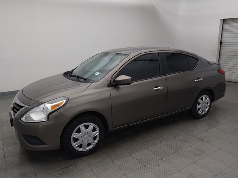 Used 2016 Nissan Versa SV FWD image 2