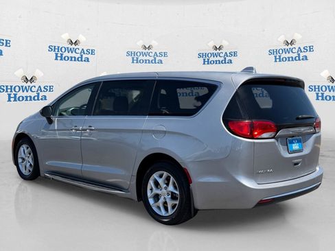 Used 2017 Chrysler Pacifica Touring Plus w/ Tire & Wheel Group FWD image 5