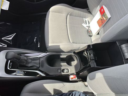 Used 2025 Toyota Corolla SE w/ SE Premium Package FWD image 36