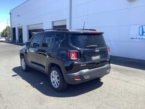 Used 2019 Jeep Renegade Latitude w/ Cold Weather Group AWD/4WD image 3