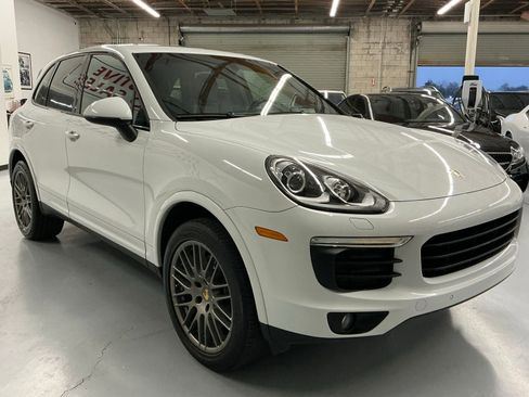 Used 2018 Porsche Cayenne Platinum Edition image 3