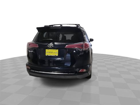Used 2017 Toyota RAV4 LE AWD/4WD image 8