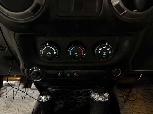 Used 2014 Jeep Wrangler Sport image 21
