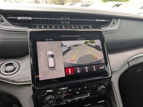 Used 2024 Jeep Grand Cherokee L Limited w/ Luxury Tech Group II image 26