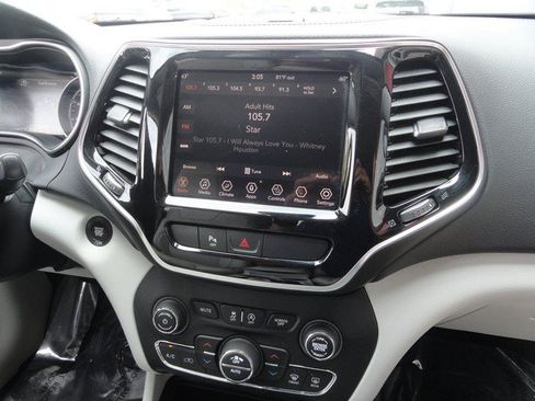Used 2019 Jeep Cherokee Limited AWD/4WD image 21