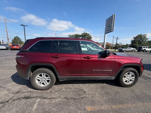 Used 2023 Jeep Grand Cherokee Laredo AWD/4WD image 7