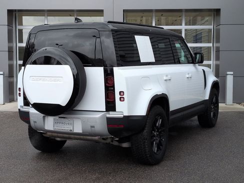 Used 2025 Land Rover Defender 110 S image 7