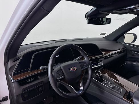 Used 2023 Cadillac Escalade Luxury image 6