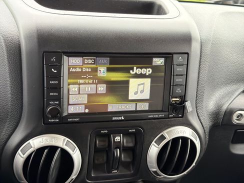 Used 2016 Jeep Wrangler Unlimited Rubicon AWD/4WD image 17