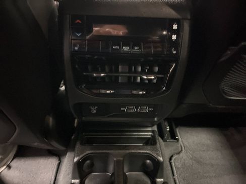 Used 2025 Jeep Grand Cherokee L Limited w/ Black Appearance Package AWD/4WD image 30