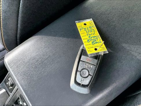 Used 2023 Ford Bronco Badlands image 35