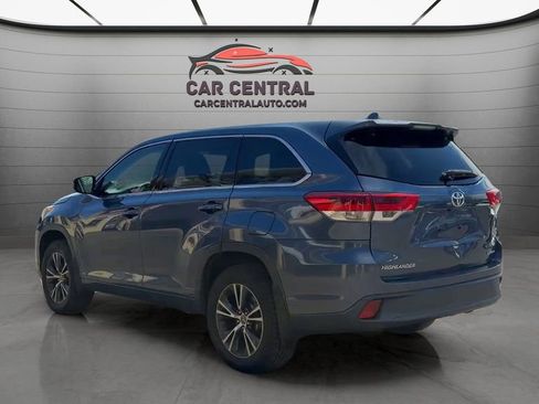 Used 2017 Toyota Highlander Plus AWD/4WD image 3