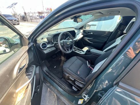Used 2025 Chevrolet Trax LS w/ LS Convenience Package FWD image 5