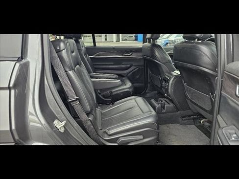 Used 2024 Jeep Grand Cherokee L Limited w/ Luxury Tech Group II AWD/4WD image 11