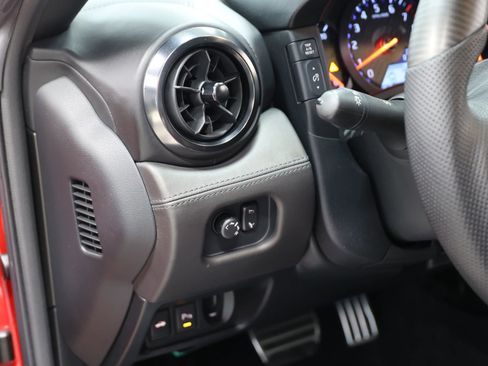 Used 2019 Nissan GT-R Premium w/ Premium Interior Package AWD/4WD image 22